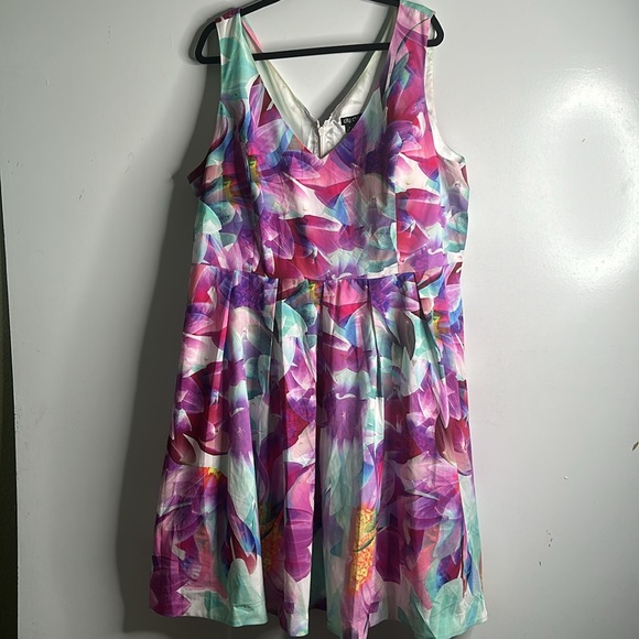 City chic secret garden vneck pleated knee length dress size xL - Picture 5 of 12